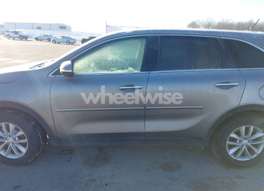 Photo 14 of 2016 Kia Sorento 2.4L L (VIN 5XYPG4A39GG003462)