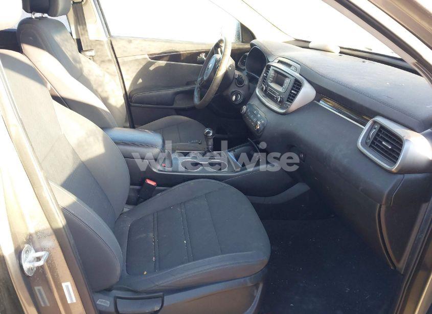 Photo 5 of 2016 Kia Sorento 2.4L L (VIN 5XYPG4A39GG003462)