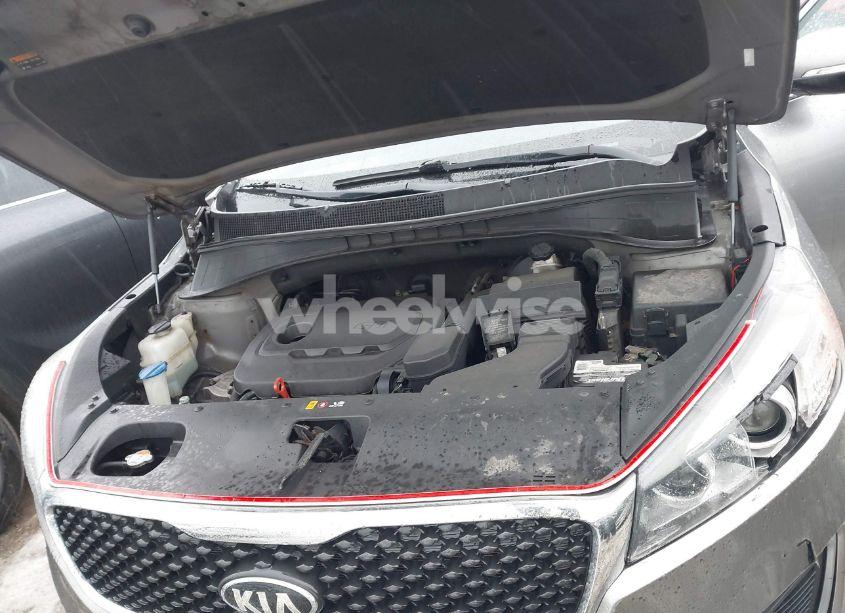 Photo 10 of 2016 Kia Sorento 2.4L LX (VIN 5XYPG4A39GG032489)