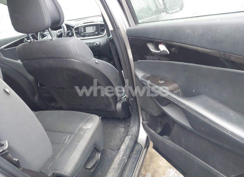 Photo 8 of 2016 Kia Sorento 2.4L LX (VIN 5XYPG4A39GG032489)