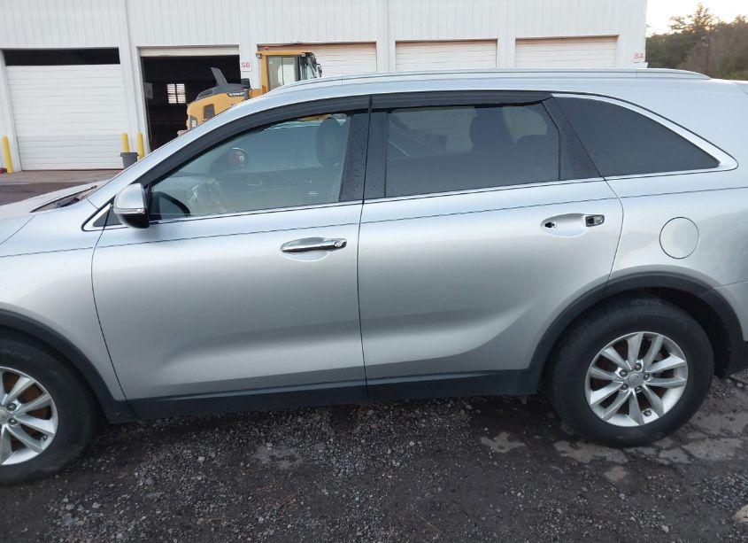 Photo 14 of 2016 Kia Sorento 2.4L LX (VIN 5XYPG4A39GG040382)