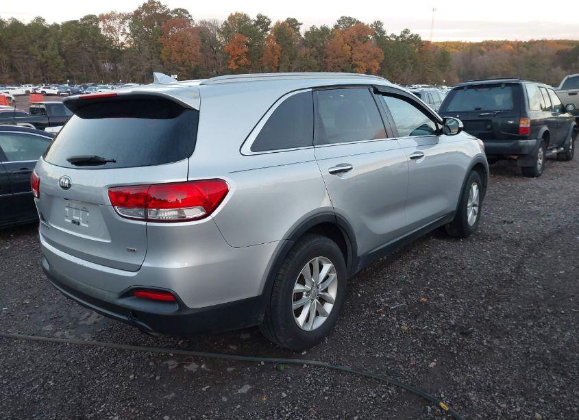 Photo 4 of 2016 Kia Sorento 2.4L LX (VIN 5XYPG4A39GG040382)