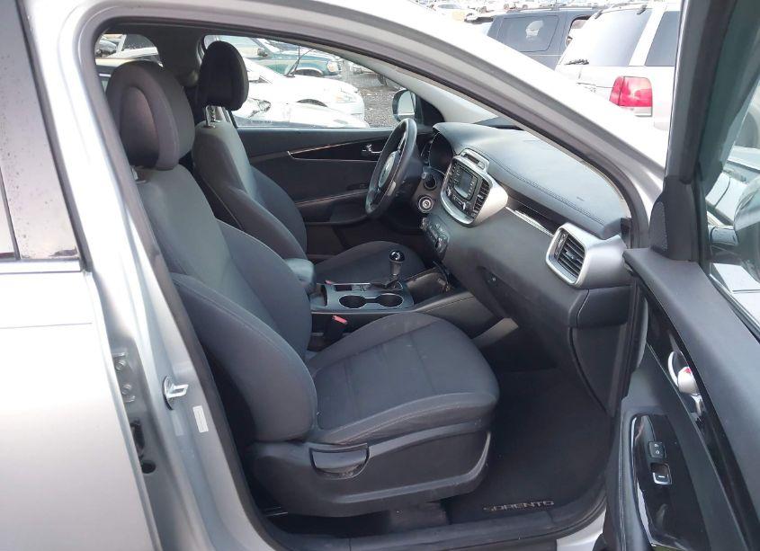 Photo 5 of 2016 Kia Sorento 2.4L LX (VIN 5XYPG4A39GG040382)