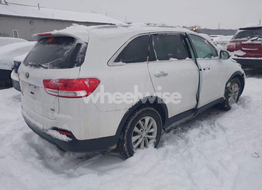 Photo 4 of 2016 Kia Sorento 2.4L LX (VIN 5XYPG4A39GG043976)