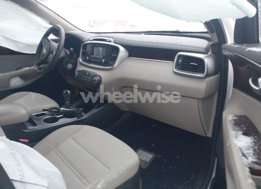 Photo 5 of 2016 Kia Sorento 2.4L LX (VIN 5XYPG4A39GG043976)