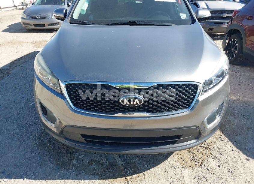 Photo 12 of 2016 Kia Sorento 2.4L LX (VIN 5XYPG4A39GG045842)