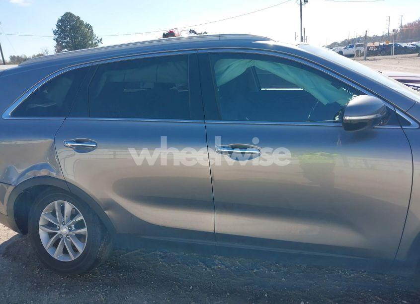 Photo 13 of 2016 Kia Sorento 2.4L LX (VIN 5XYPG4A39GG045842)