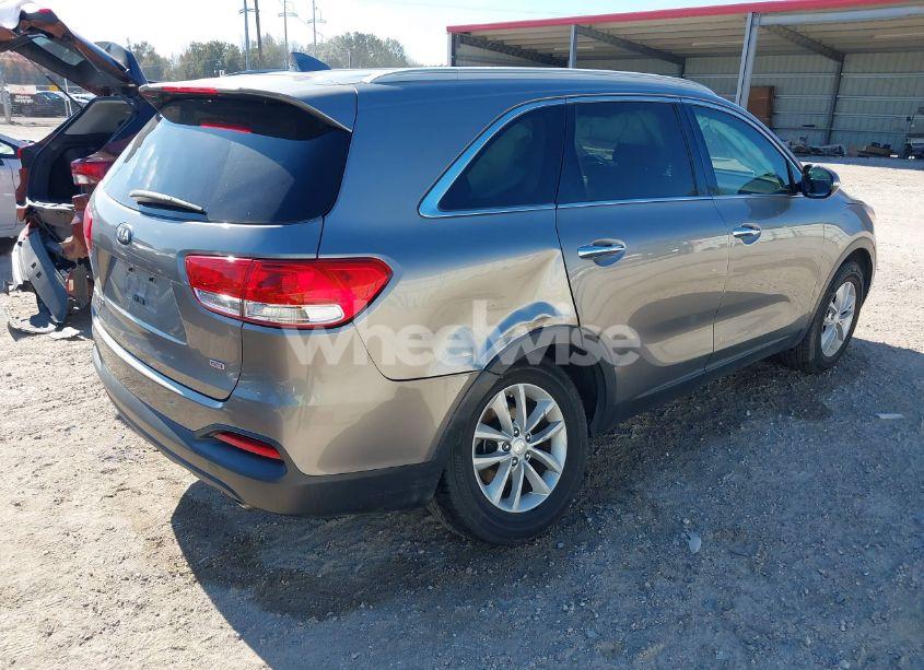 Photo 4 of 2016 Kia Sorento 2.4L LX (VIN 5XYPG4A39GG045842)