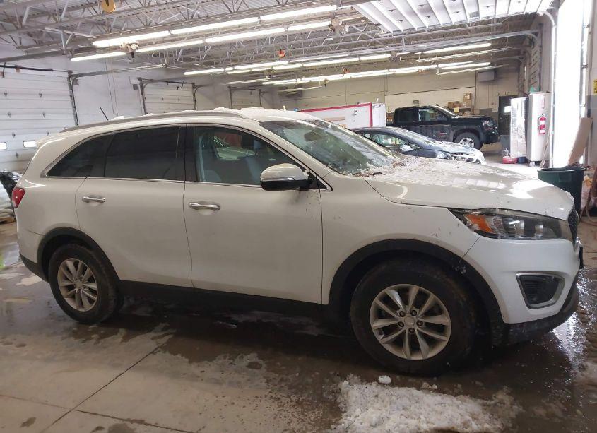 Photo 13 of 2016 Kia Sorento 2.4L LX (VIN 5XYPG4A39GG112021)
