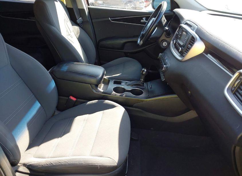 Photo 5 of 2016 Kia Sorento 2.4L LX (VIN 5XYPG4A39GG123309)
