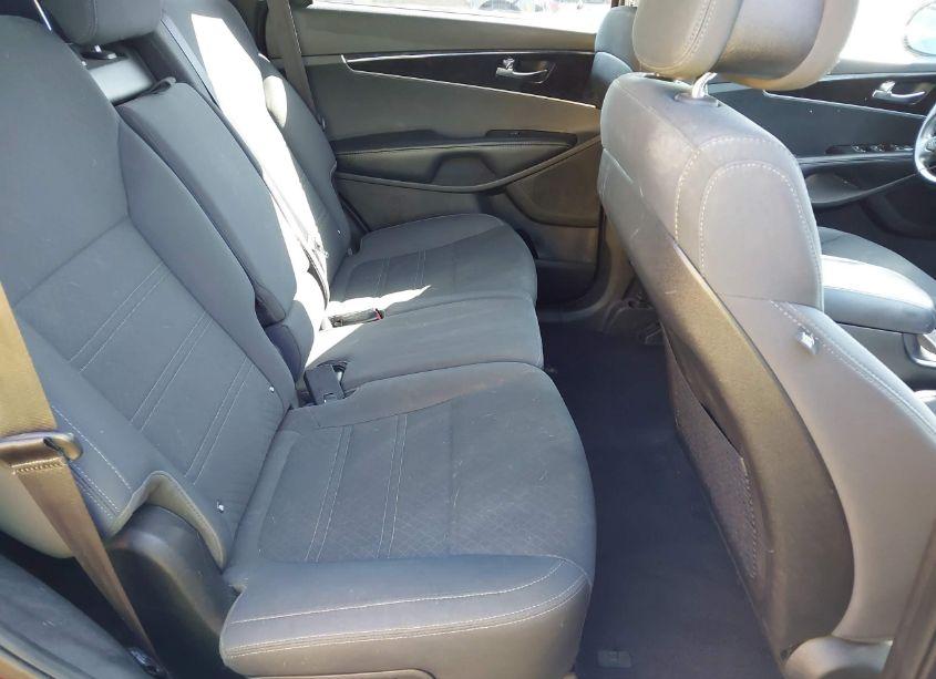 Photo 8 of 2016 Kia Sorento 2.4L LX (VIN 5XYPG4A39GG123309)