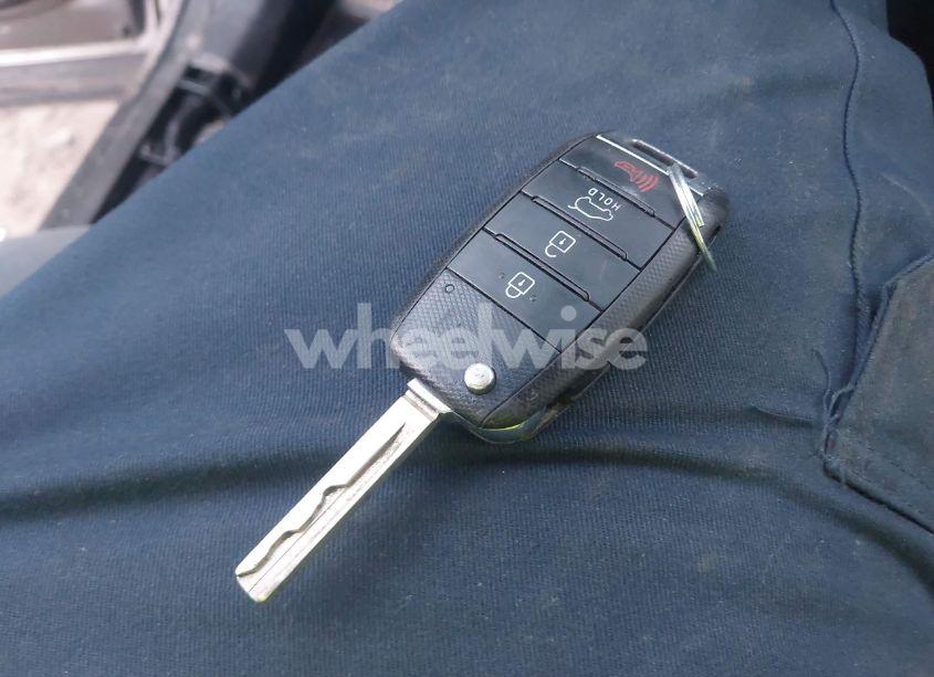 Photo 11 of 2016 Kia Sorento 2.4L L (VIN 5XYPG4A39GG124802)