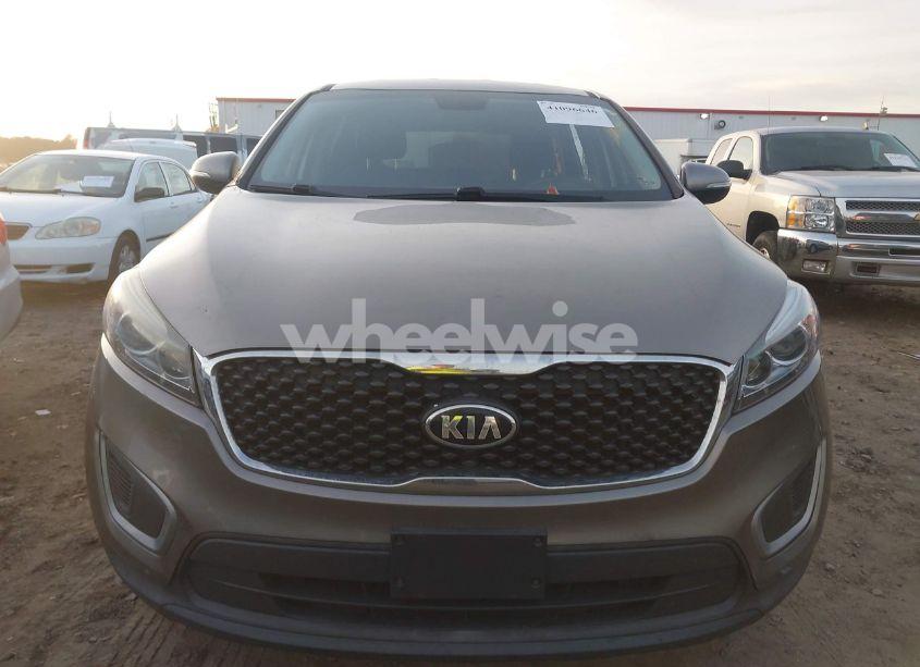 Photo 12 of 2016 Kia Sorento 2.4L L (VIN 5XYPG4A39GG124802)
