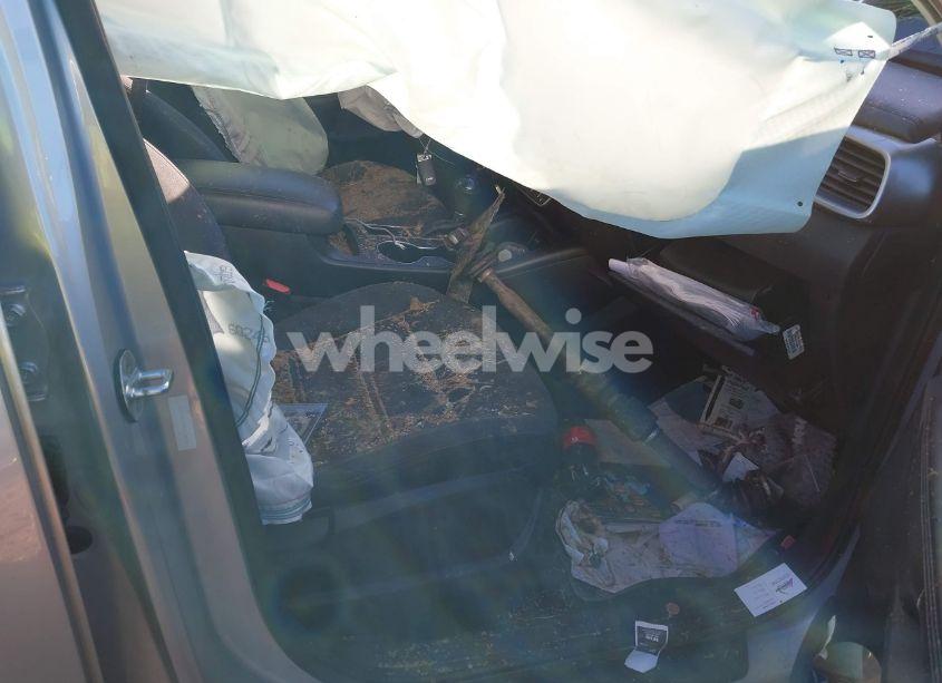 Photo 5 of 2016 Kia Sorento 2.4L LX (VIN 5XYPG4A39GG156469)