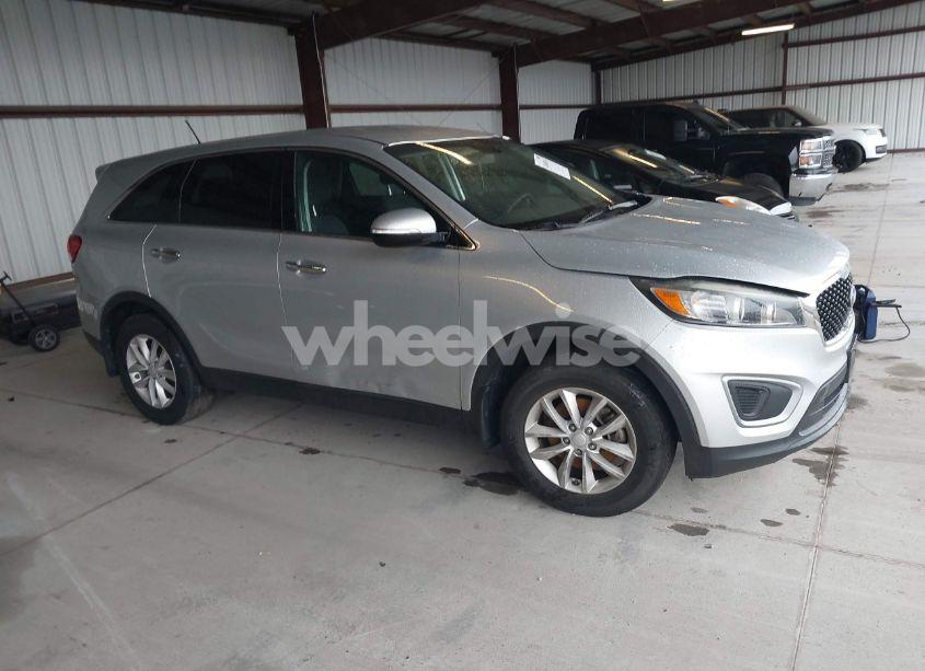 Photo 13 of 2016 Kia Sorento 2.4L L (VIN 5XYPG4A39GG167102)
