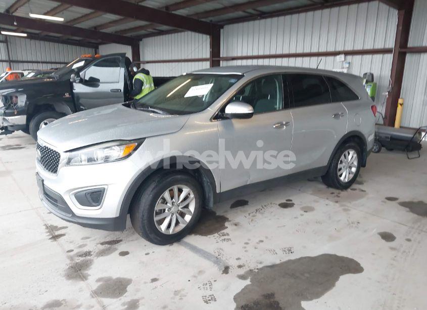 Photo 2 of 2016 Kia Sorento 2.4L L (VIN 5XYPG4A39GG167102)