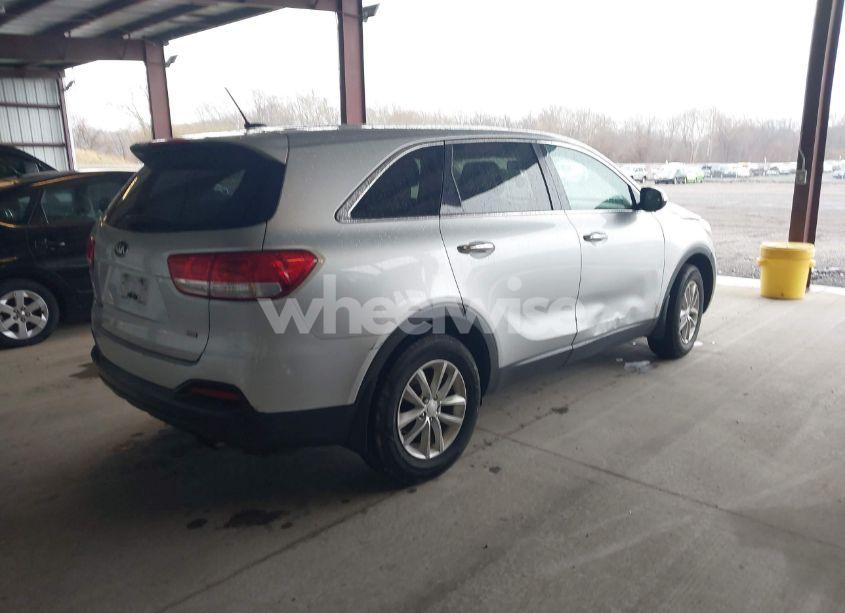 Photo 4 of 2016 Kia Sorento 2.4L L (VIN 5XYPG4A39GG167102)