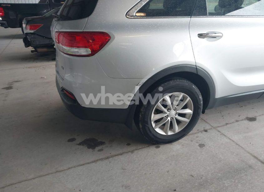 Photo 6 of 2016 Kia Sorento 2.4L L (VIN 5XYPG4A39GG167102)