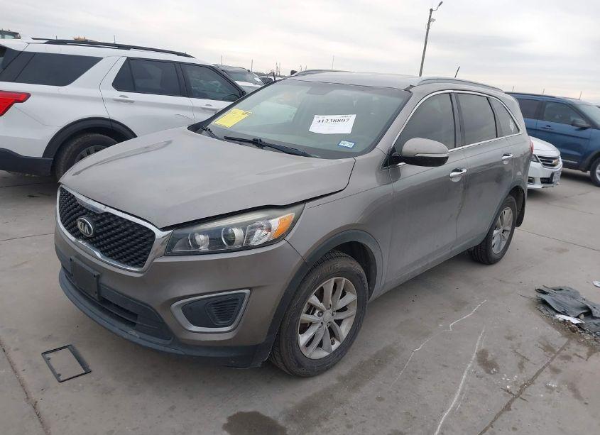 Photo 2 of 2016 Kia Sorento 2.4L LX (VIN 5XYPG4A39GG169965)