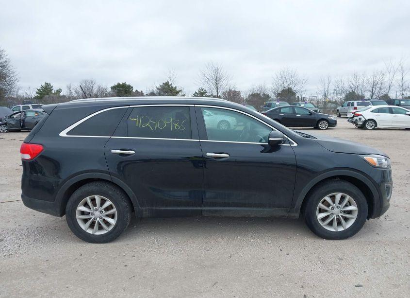 Photo 14 of 2017 Kia Sorento 2.4L LX (VIN 5XYPG4A39HG207972)