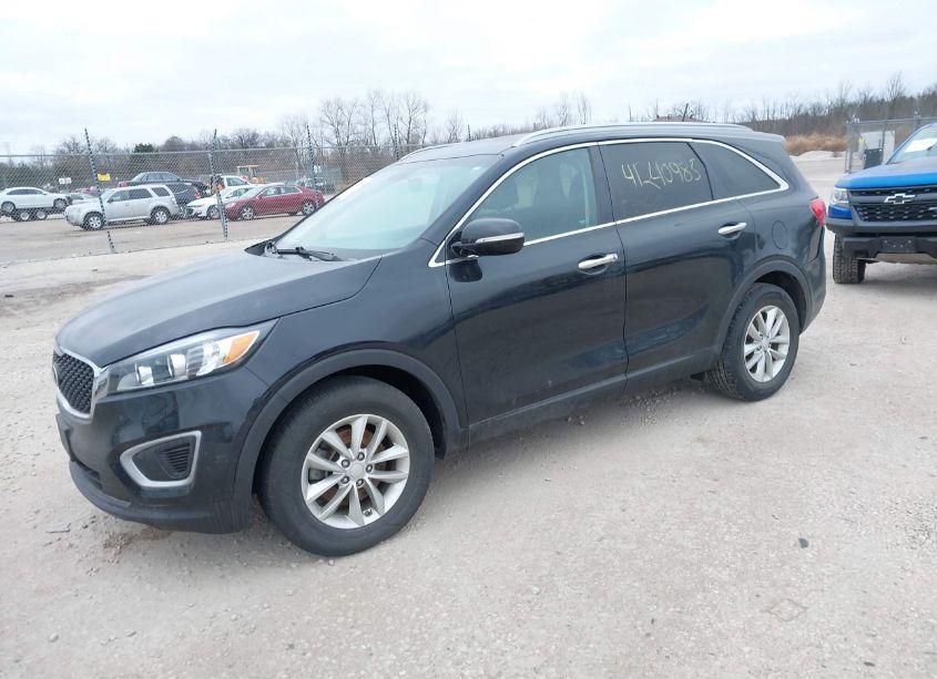 Photo 2 of 2017 Kia Sorento 2.4L LX (VIN 5XYPG4A39HG207972)