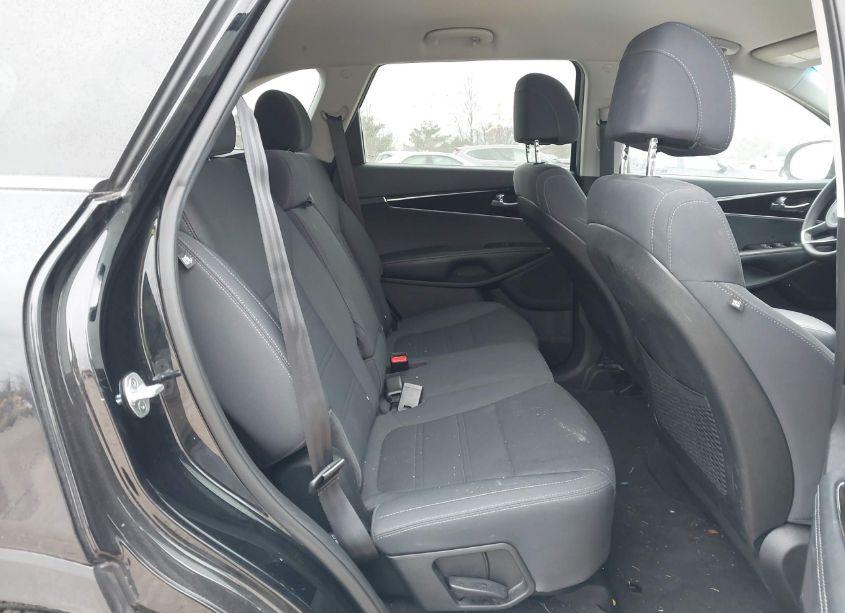 Photo 8 of 2017 Kia Sorento 2.4L LX (VIN 5XYPG4A39HG207972)