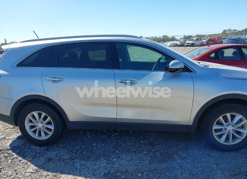 Photo 13 of 2017 Kia Sorento 2.4L LX (VIN 5XYPG4A39HG221676)