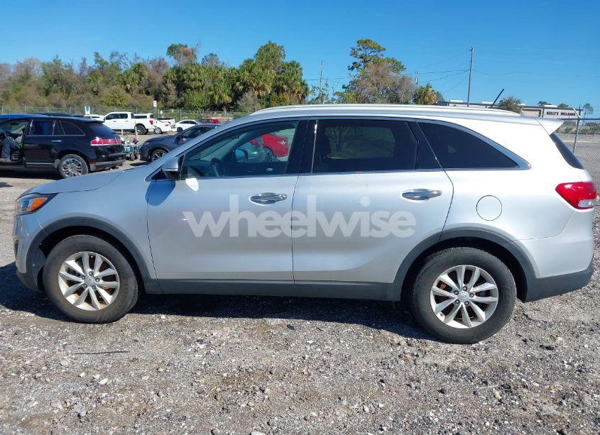 Photo 14 of 2017 Kia Sorento 2.4L LX (VIN 5XYPG4A39HG221676)