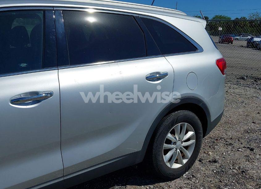 Photo 6 of 2017 Kia Sorento 2.4L LX (VIN 5XYPG4A39HG221676)