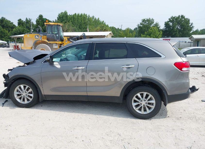 Photo 14 of 2017 Kia Sorento 2.4L LX (VIN 5XYPG4A39HG234458)