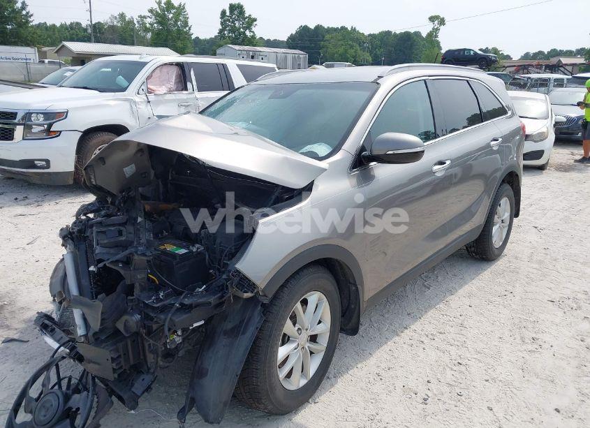 Photo 2 of 2017 Kia Sorento 2.4L LX (VIN 5XYPG4A39HG234458)