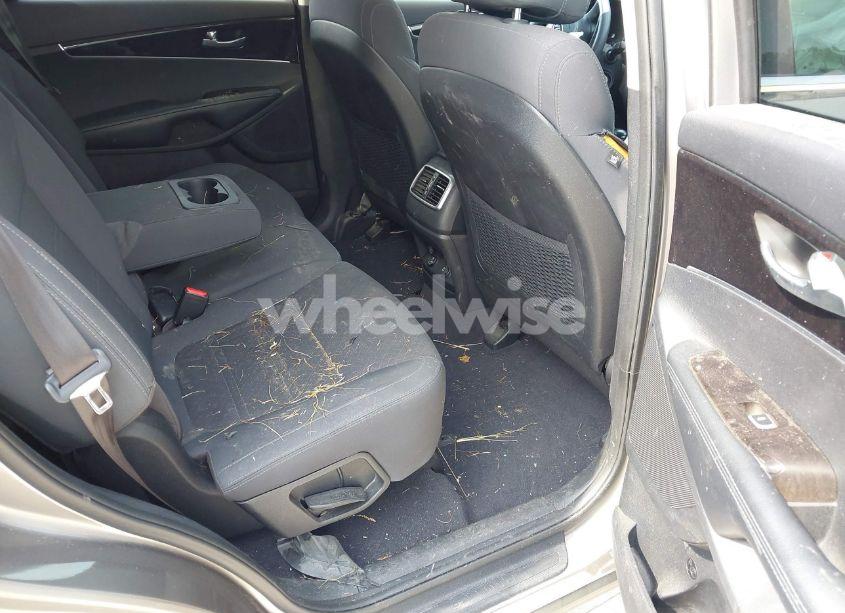 Photo 8 of 2017 Kia Sorento 2.4L LX (VIN 5XYPG4A39HG234458)