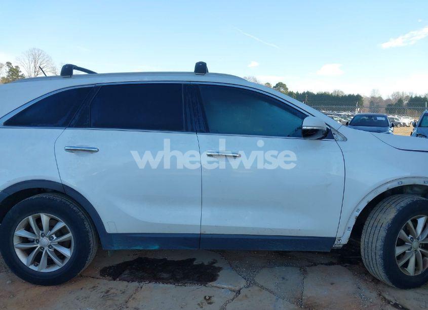 Photo 13 of 2017 Kia Sorento 2.4L LX (VIN 5XYPG4A39HG259246)