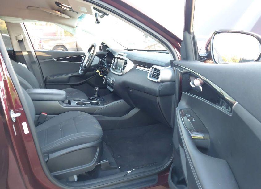 Photo 5 of 2017 Kia Sorento 2.4L LX (VIN 5XYPG4A39HG266391)