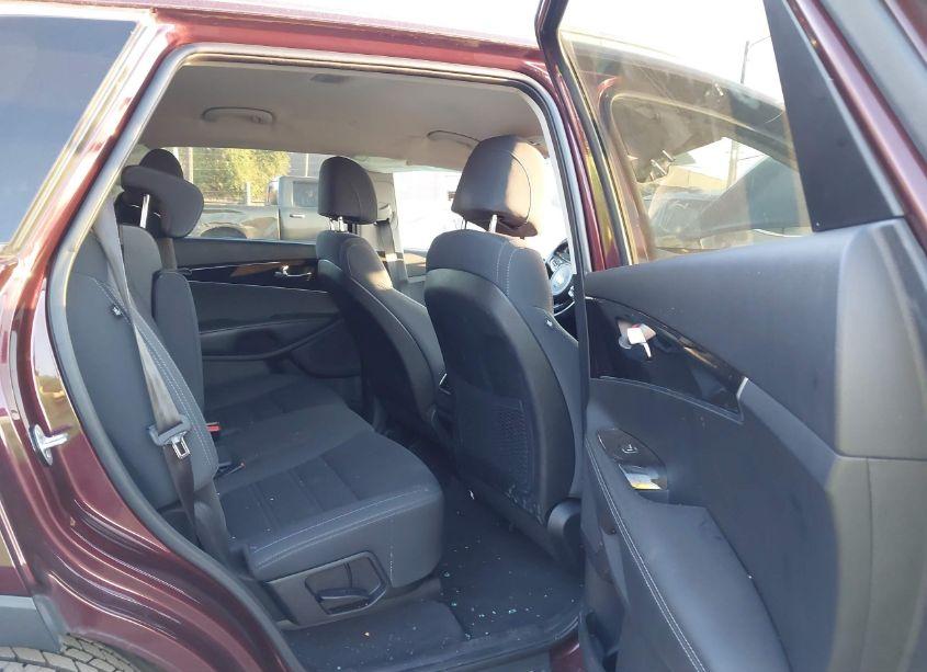 Photo 8 of 2017 Kia Sorento 2.4L LX (VIN 5XYPG4A39HG266391)