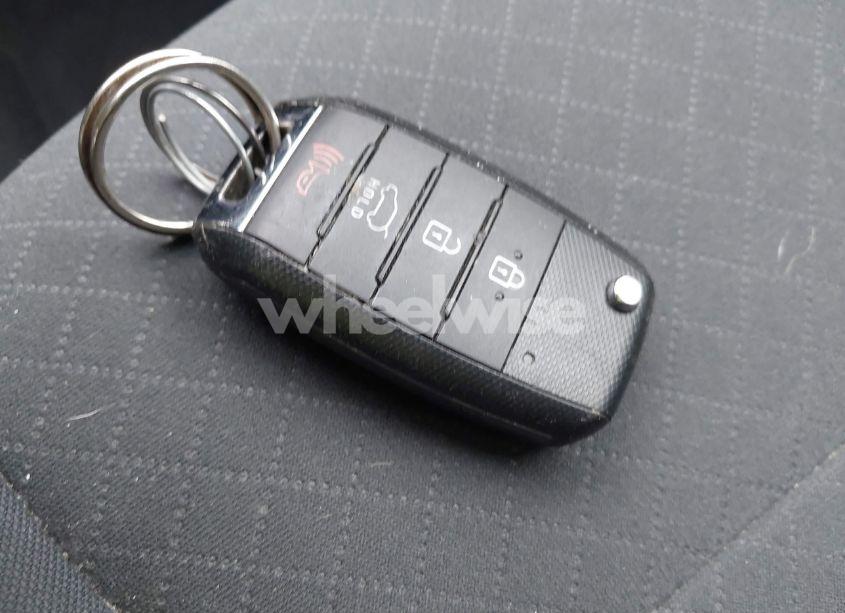 Photo 11 of 2017 Kia Sorento 2.4L LX (VIN 5XYPG4A39HG276564)