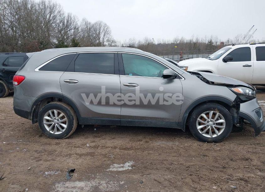 Photo 13 of 2017 Kia Sorento 2.4L LX (VIN 5XYPG4A39HG276564)