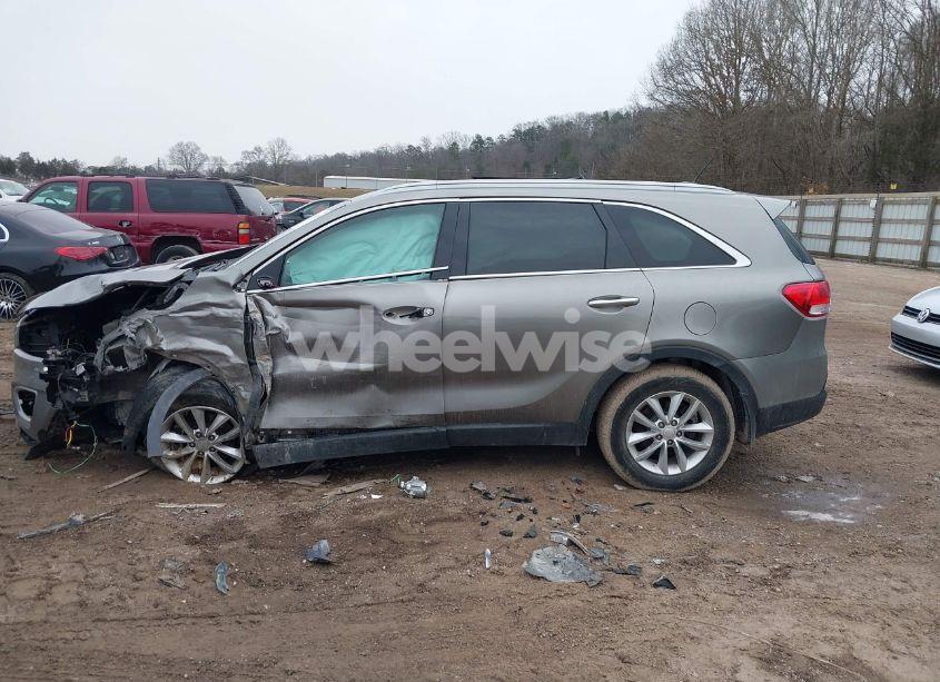 Photo 14 of 2017 Kia Sorento 2.4L LX (VIN 5XYPG4A39HG276564)