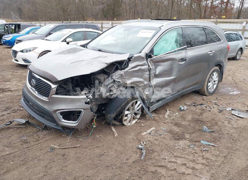 Photo 2 of 2017 Kia Sorento 2.4L LX (VIN 5XYPG4A39HG276564)