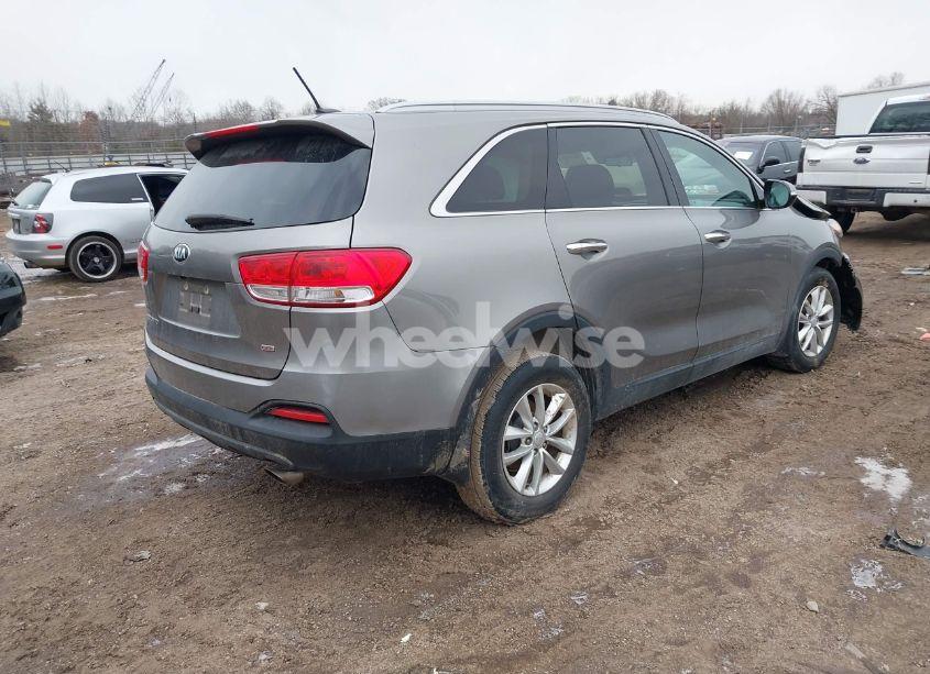 Photo 4 of 2017 Kia Sorento 2.4L LX (VIN 5XYPG4A39HG276564)