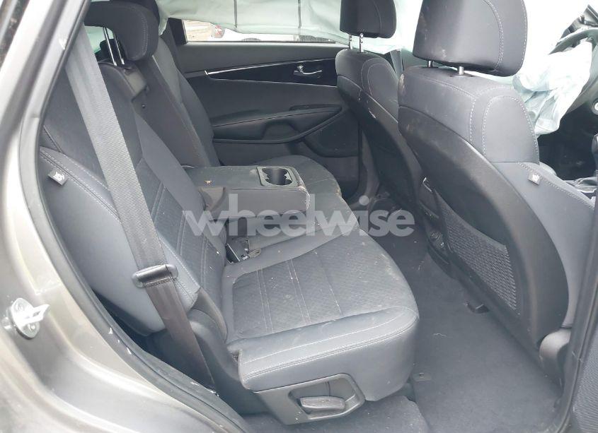 Photo 8 of 2017 Kia Sorento 2.4L LX (VIN 5XYPG4A39HG276564)