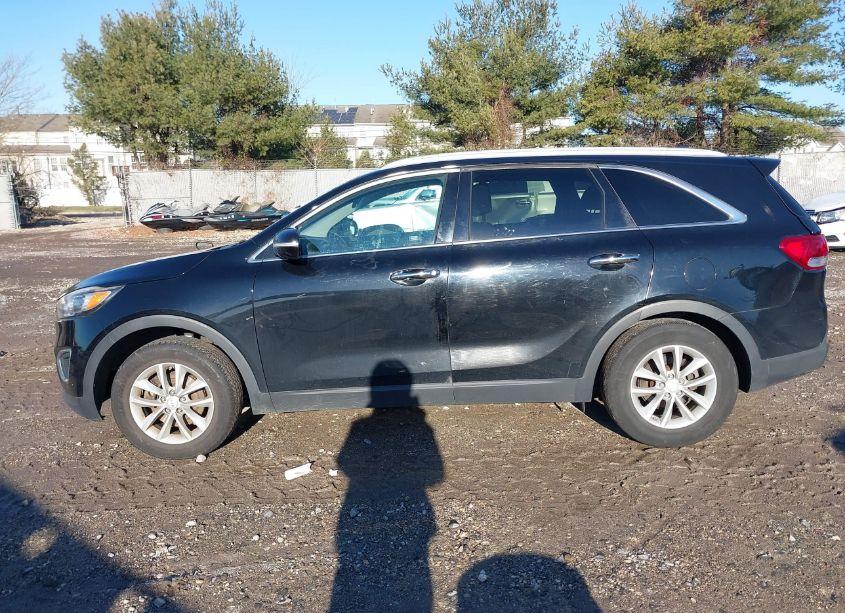Photo 14 of 2017 Kia Sorento 2.4L LX (VIN 5XYPG4A39HG329697)