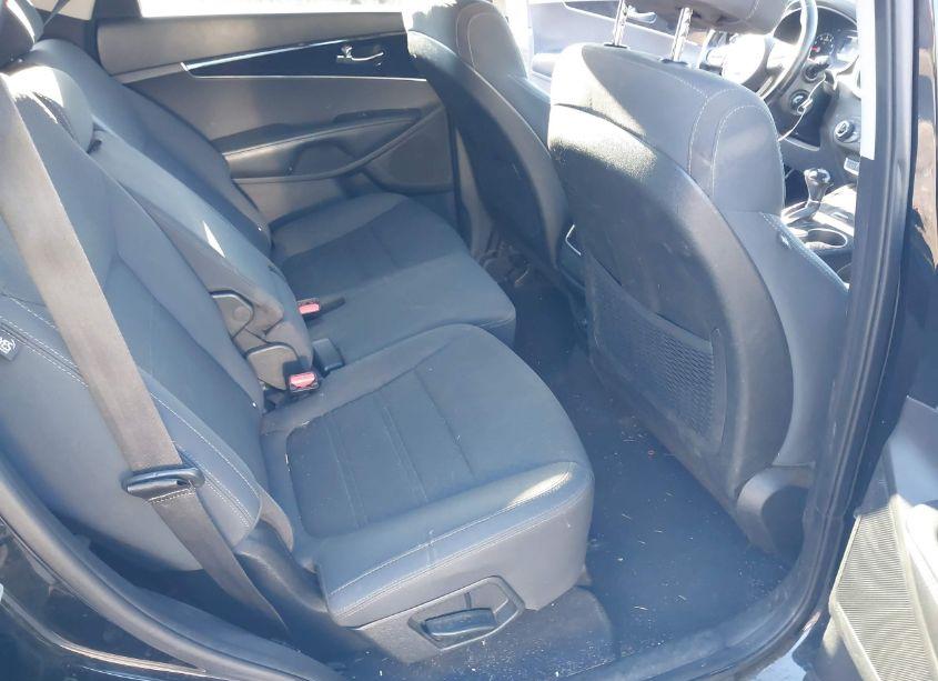 Photo 8 of 2017 Kia Sorento 2.4L LX (VIN 5XYPG4A39HG329697)