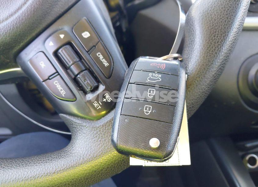 Photo 11 of 2018 Kia Sorento 2.4L LX (VIN 5XYPG4A39JG385905)