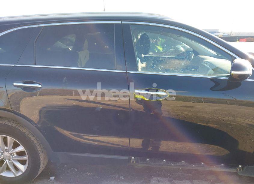 Photo 13 of 2018 Kia Sorento 2.4L LX (VIN 5XYPG4A39JG385905)