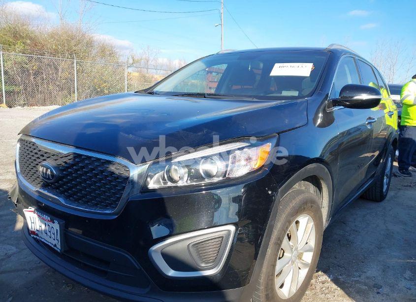 Photo 2 of 2018 Kia Sorento 2.4L LX (VIN 5XYPG4A39JG385905)