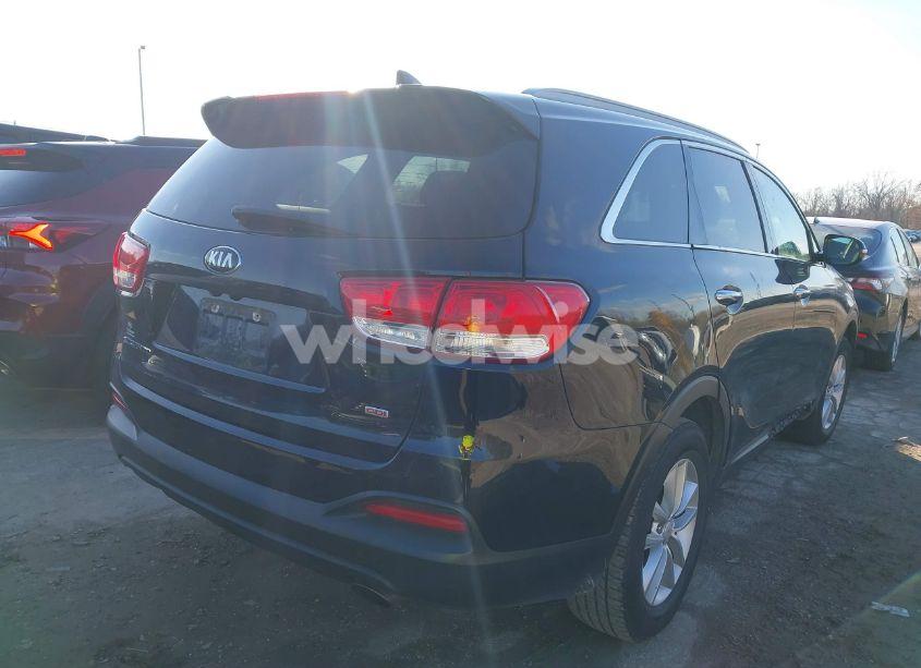 Photo 4 of 2018 Kia Sorento 2.4L LX (VIN 5XYPG4A39JG385905)