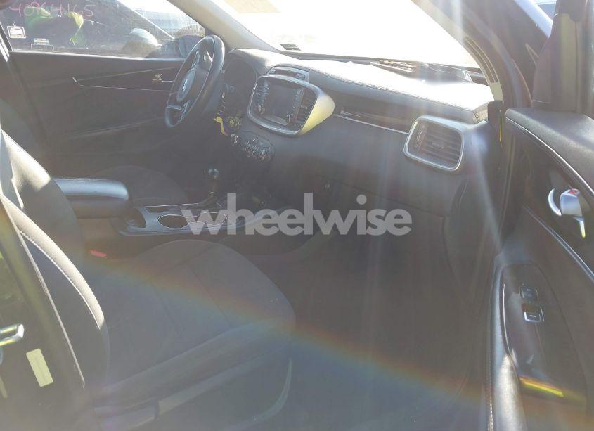 Photo 5 of 2018 Kia Sorento 2.4L LX (VIN 5XYPG4A39JG385905)