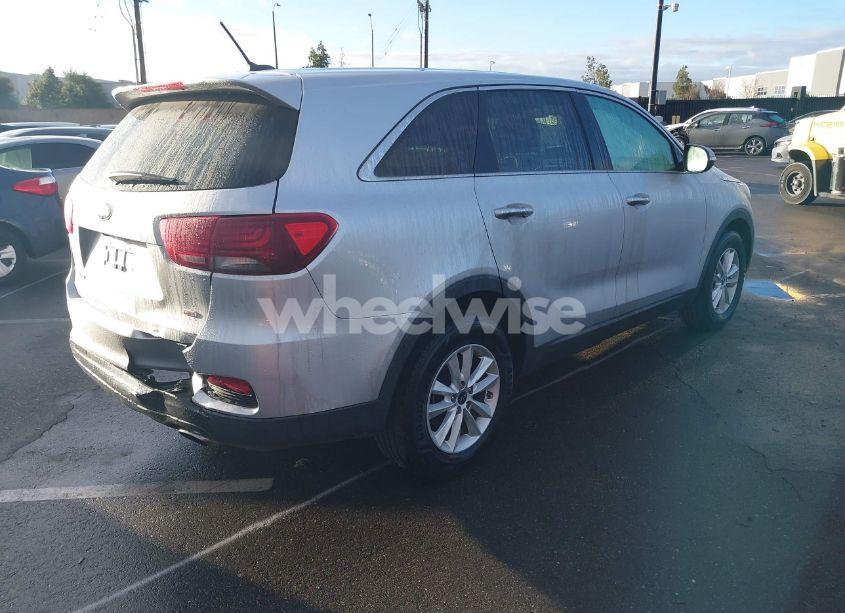 Photo 4 of 2019 Kia Sorento 2.4L LX (VIN 5XYPG4A39KG450852)