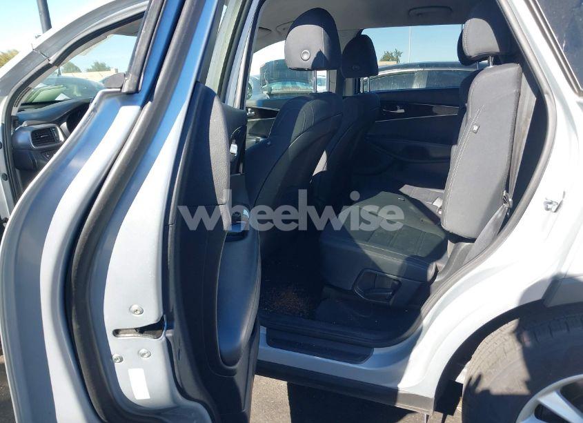 Photo 8 of 2019 Kia Sorento 2.4L LX (VIN 5XYPG4A39KG450852)